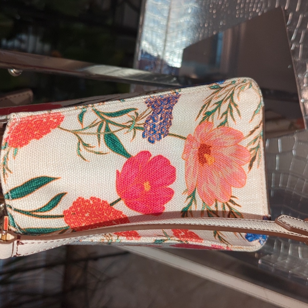 Kate Spade Floral Purse with a removable crossbody strap - Picture 5 of 13